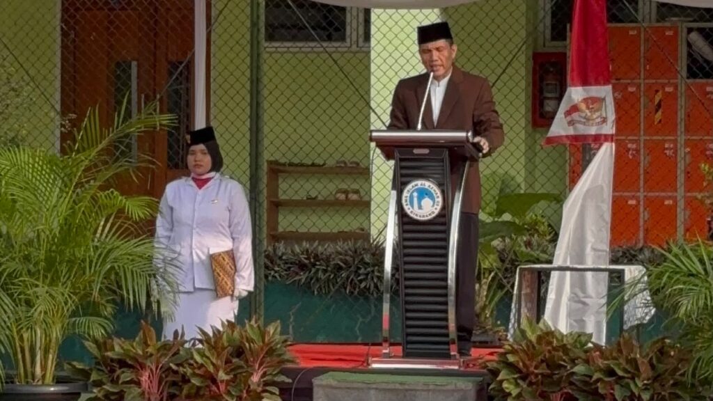 Drs. H. Ali Mashar, M.Pd., Menjadi Pembina Upacara pada HUT RI ke- 81