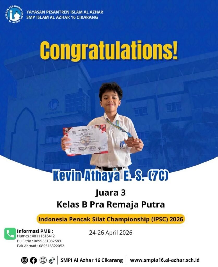 Foto Kevin Athaya E. S., murid kelas 7C SMPI Al Azhar 16 Cikarang, tersenyum memegang sertifikat dan medali Juara 3 pencak silat IPSC 2026.