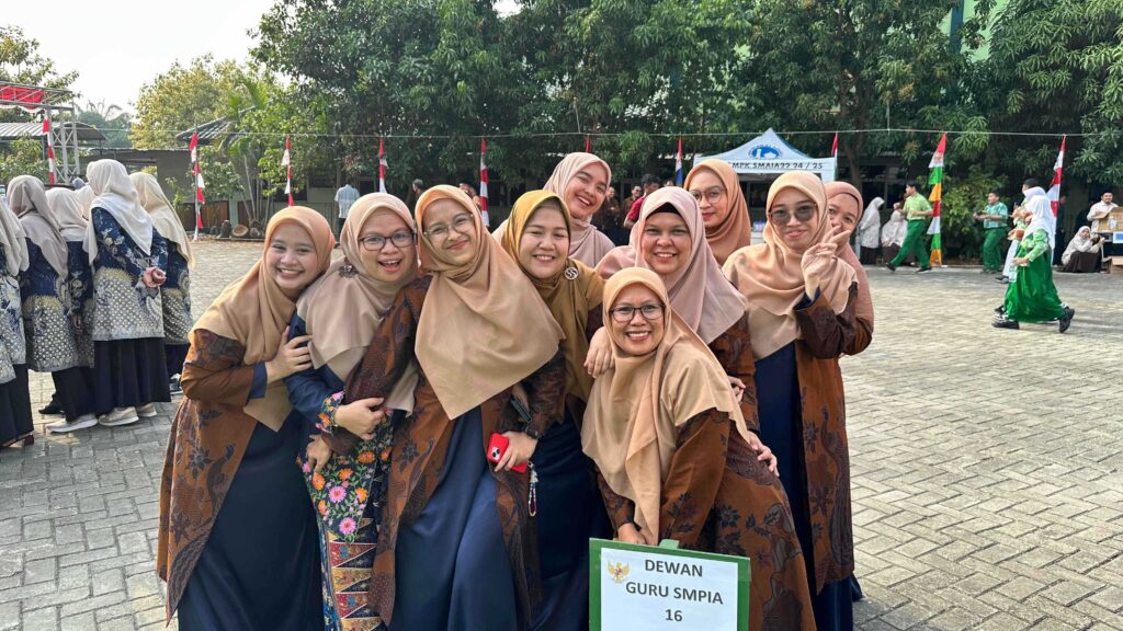 Para Ibu Guru SMP Islam Al azhar 16 Cikarang dan Kepala Sekolah TK Islam Al Azhar 12 Cikarang