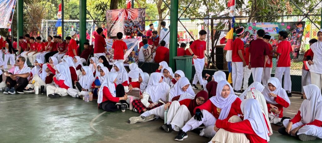 Beragam permainan ketangkasan turut memeriahkan perayaan HUT ke-81 Kemerdekaan RI di lingkungan sekolah.